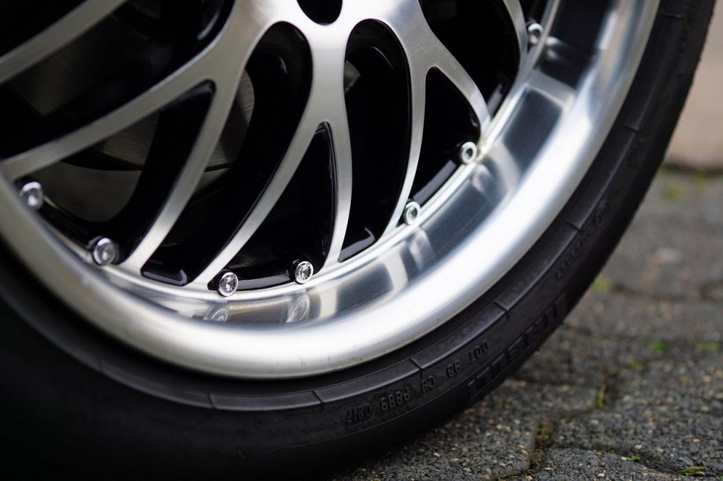 Alloy wheels are a type of car wheel that are made from an alloy, which is a mixture of metals, typically aluminum or magnesium alloys.